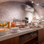9hotel Opera