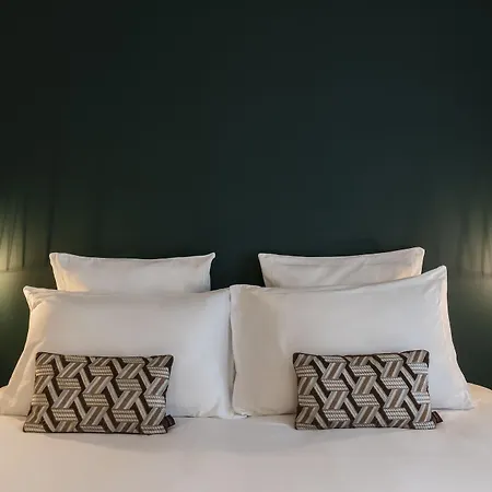 9hotel Opera