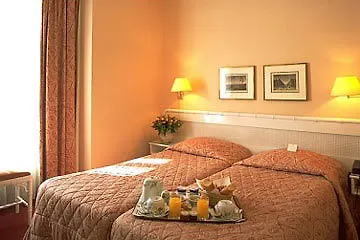 9hotel Opera