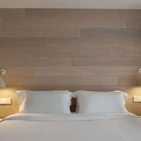 9hotel Opera